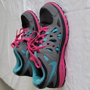 Nike Dual Fusion Run 2 Youth Size 7 Athletic Shoes Grey, Pink, Teal